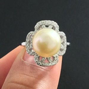 Silver Ring with Pearl and Crystals